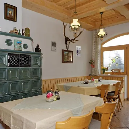 Berghof Und 4*