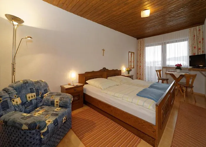 게스트하우스 Berghof Und 3*